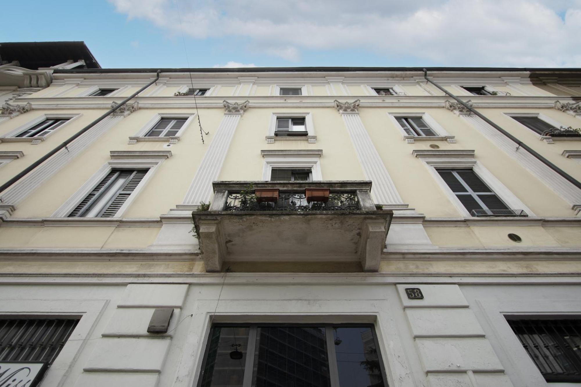 Penthouse With Patio & 2 Baths, 10 Min To Duomo Apartment Milan Luaran gambar
