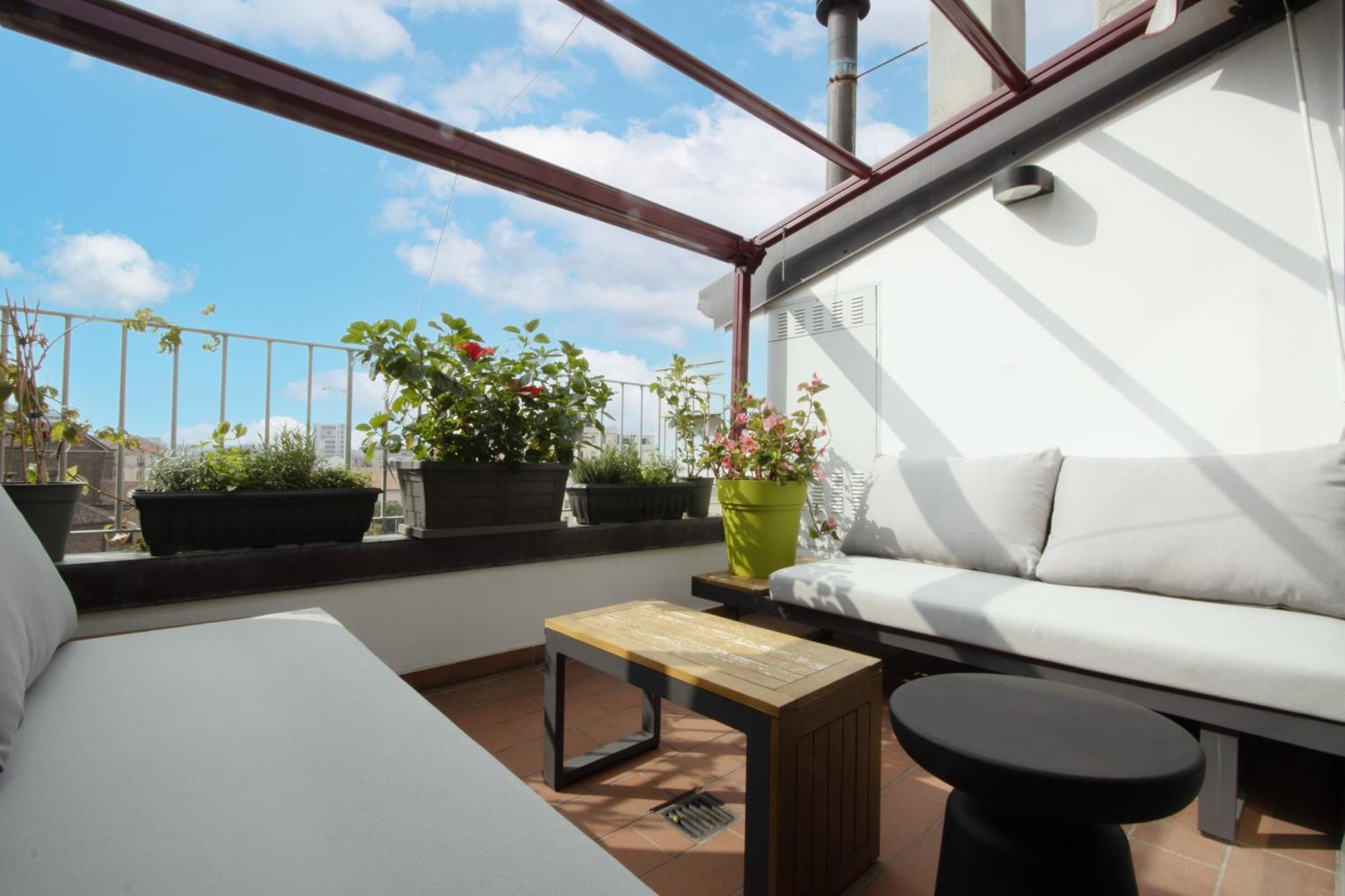 Penthouse With Patio & 2 Baths, 10 Min To Duomo Apartment Milan Luaran gambar
