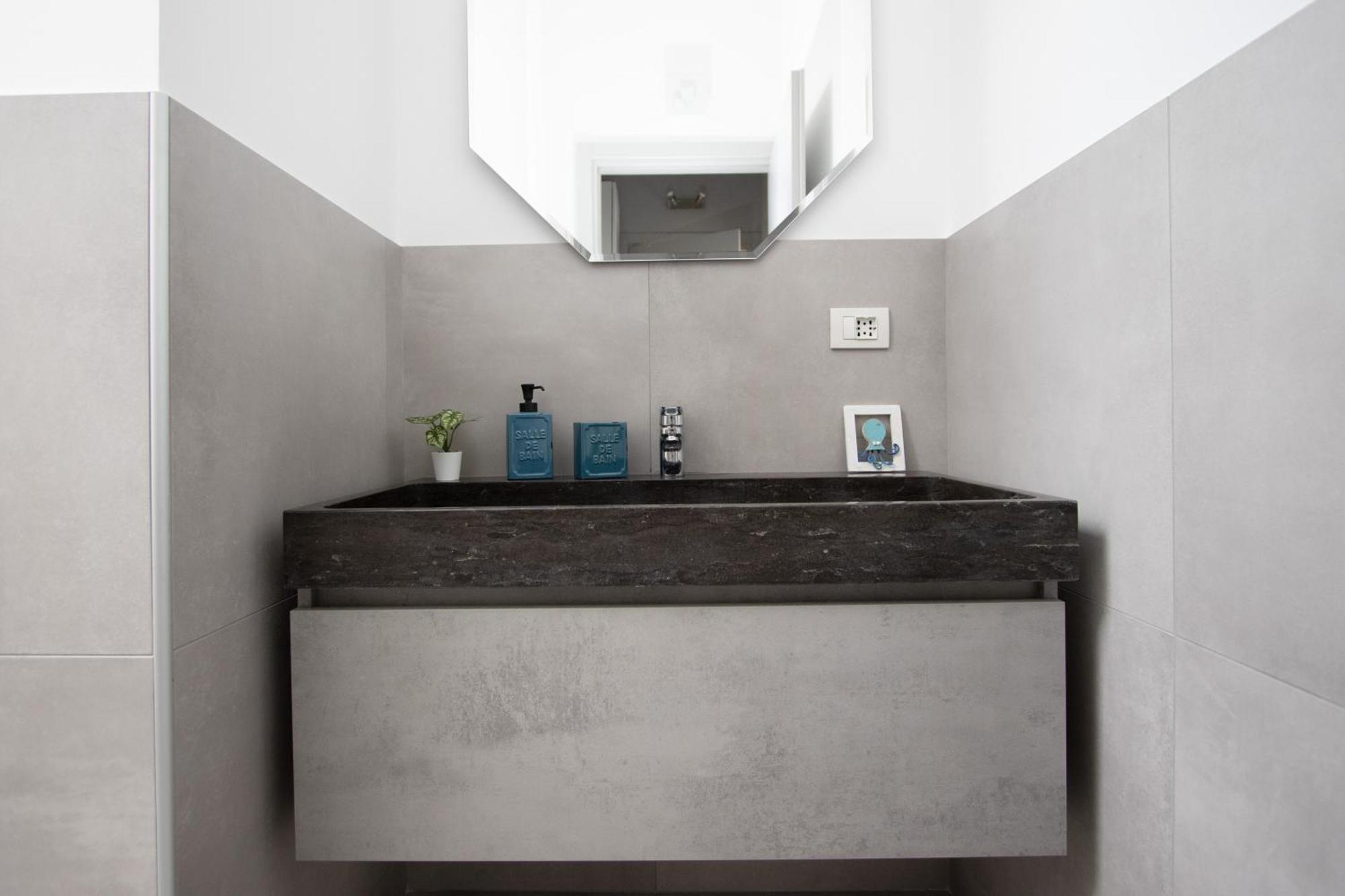 Penthouse With Patio & 2 Baths, 10 Min To Duomo Apartment Milan Luaran gambar